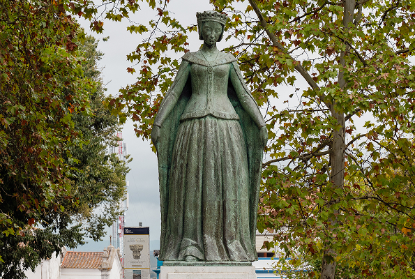 estatua-rainha-d-leonor